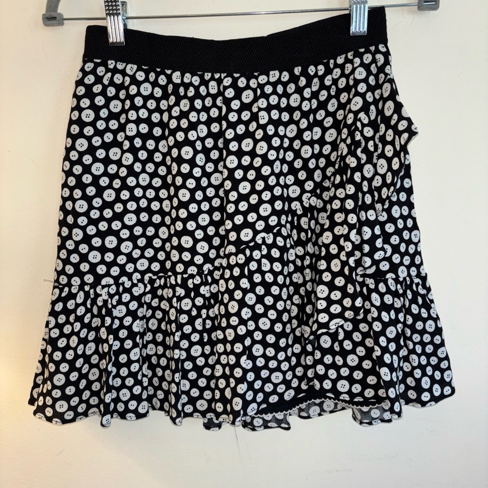 Black and White Ruffled Office Siren Corpcore Officecore